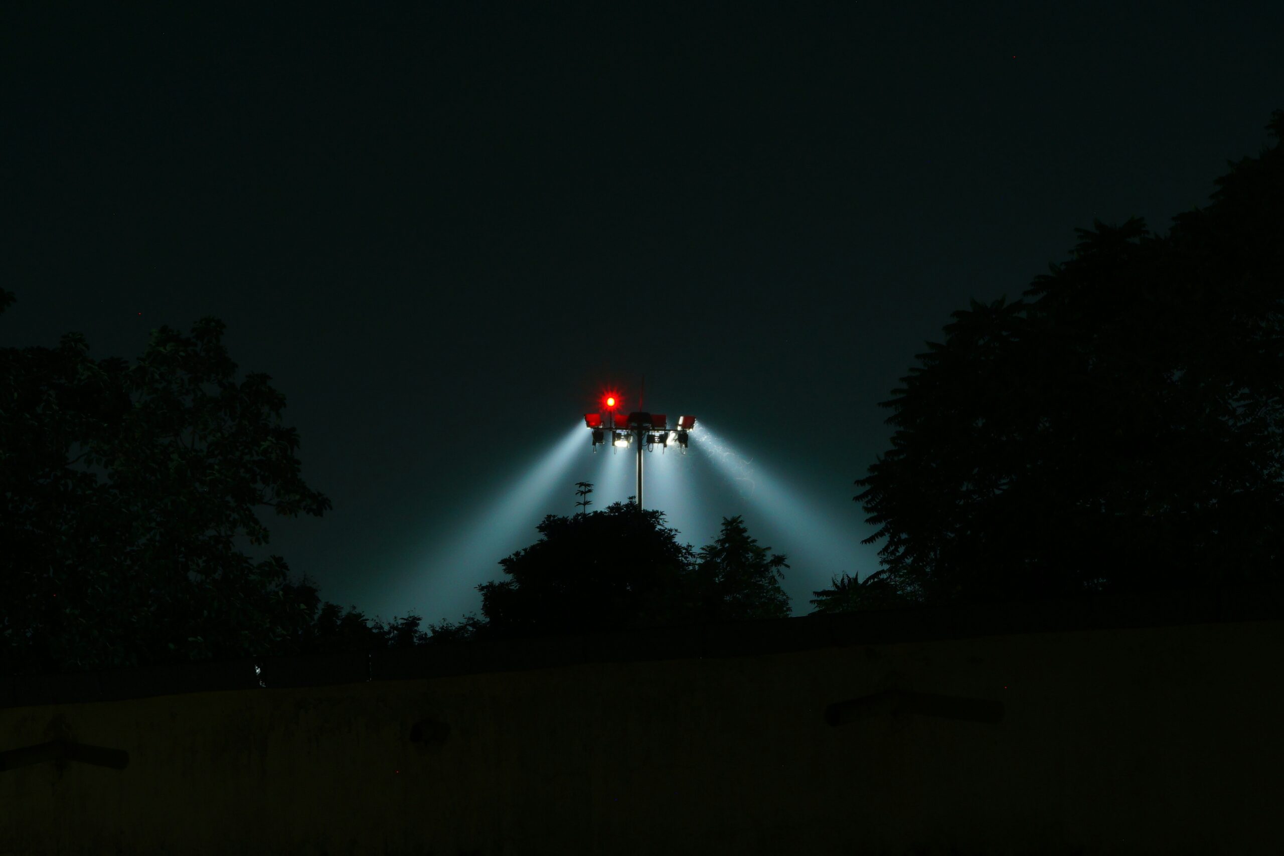 Lys Lysmast Mørke Projektør Foto: Thorium / Unsplash