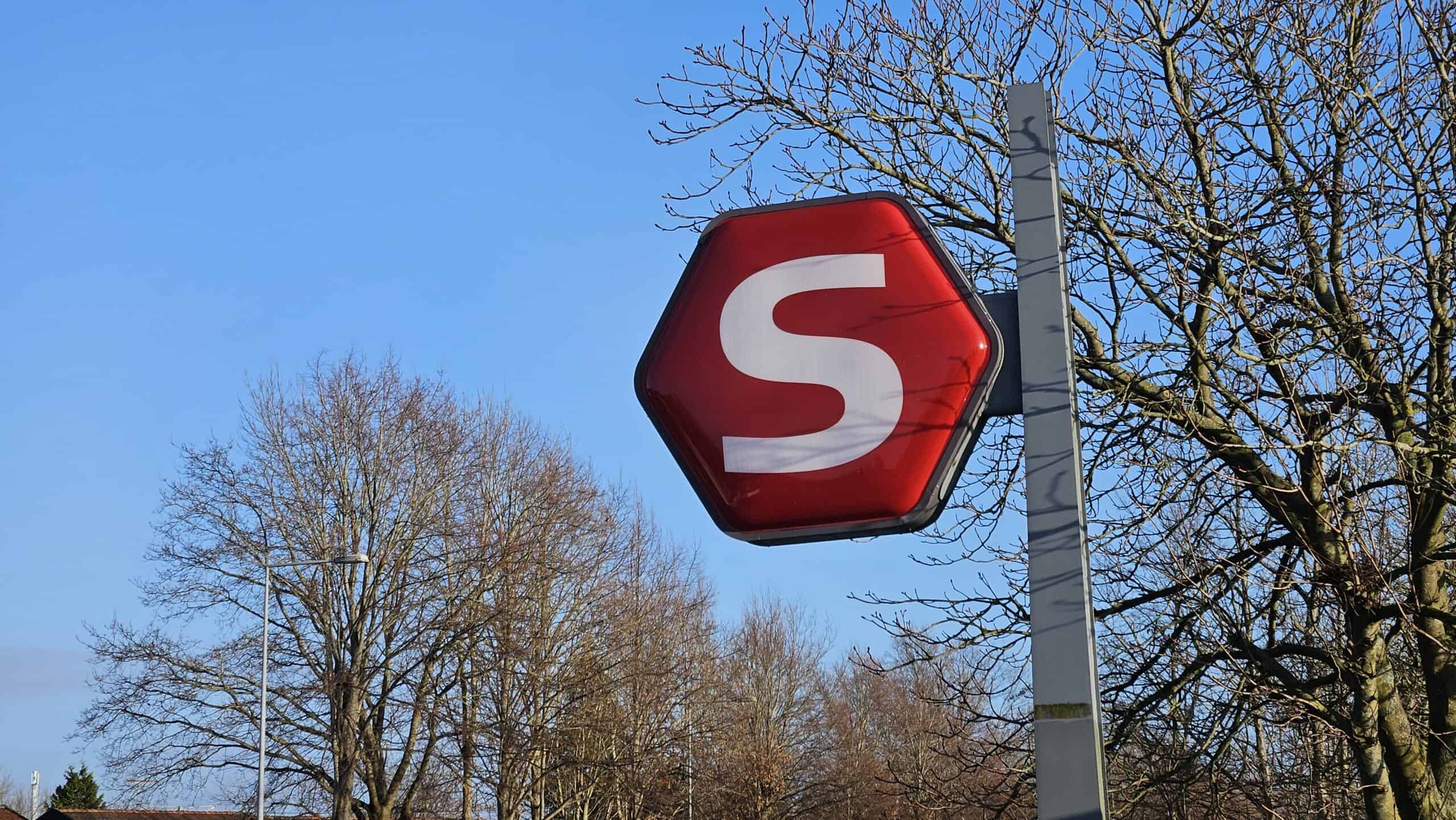 Skilt ved S-togsstationen i Stenløse.