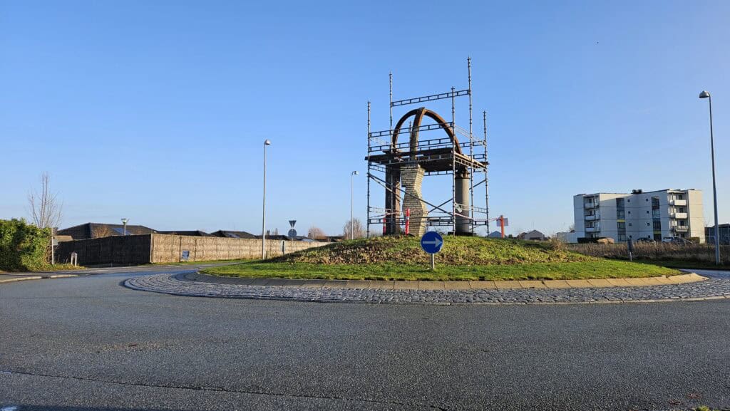 Skulpturen "De Tre Porte" ved indkørslen til Stenløse Syd blev opført i 2014. Foto: Rasmus Udsholt