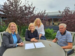 Underskrifter finansiering af Multiarena (EgedalPosten) Foto: Egedal Kommune