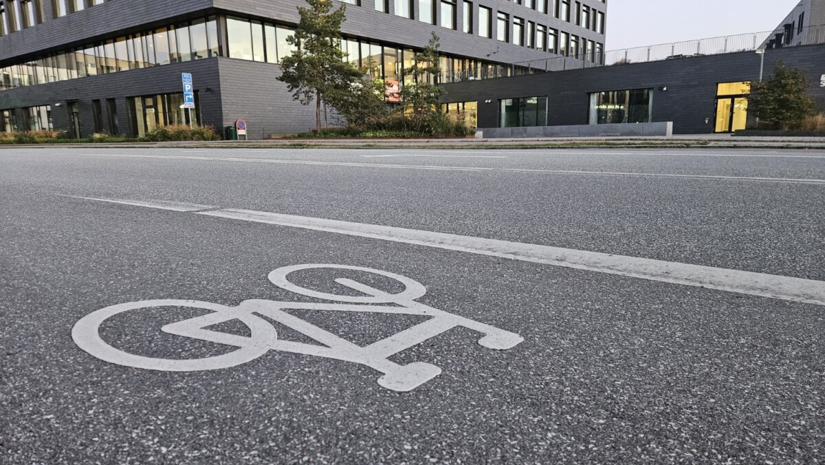 Egedal Rådhus og cykelsti. Foto: Rasmus Udsholt