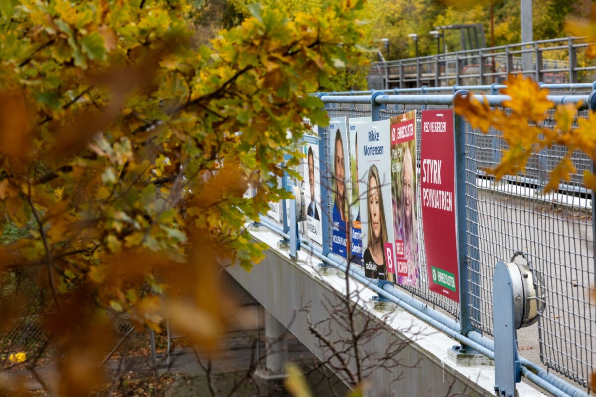 Valgplakater ved Stenløse Station 2025. Foto: Rasmus Udsholt