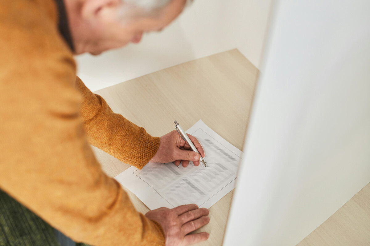 Valg Stemme Afstemning Mand stemmer Foto: Edmond Dantès / Pexels