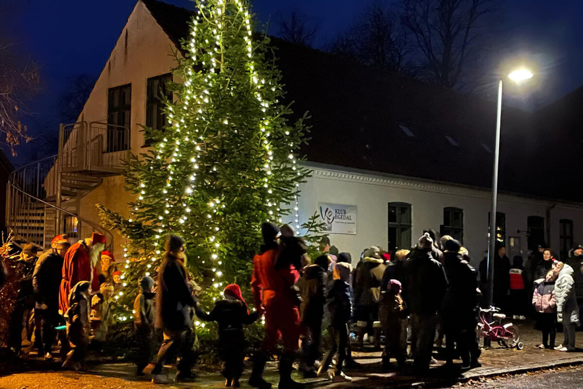Juletræstænding i Veksø