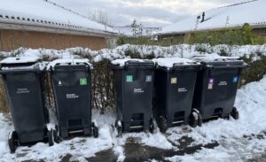 Affaldsspande i sne Foto: Egedal Kommune