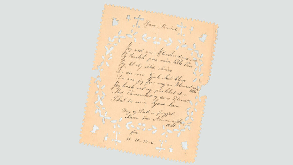 Gækkebrev, sandsynligvis fra slutningen af 1800-tallet. Foruden rim og talkoder indeholdt brevet også en presset vintergæk. Foto med tilladelse fra Dansk Folkemindesamling, DFS 1967/002.