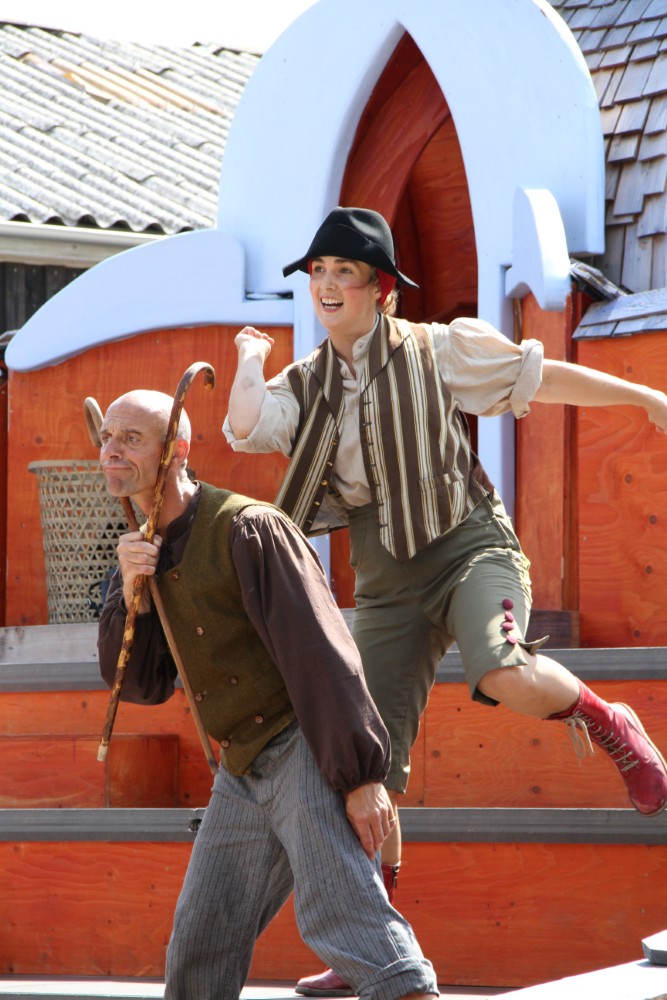 Pressefoto Klods Hans ved teatret fyren og flammen (EgedalPosten)