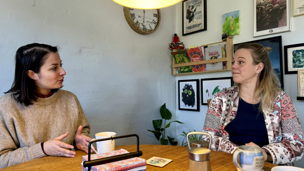 Sinem Dybvad Demir og Mette Hjorth Olsen diskuterer handicappolitik hjemme hos Mette Hjorth Olsen i Stenløse