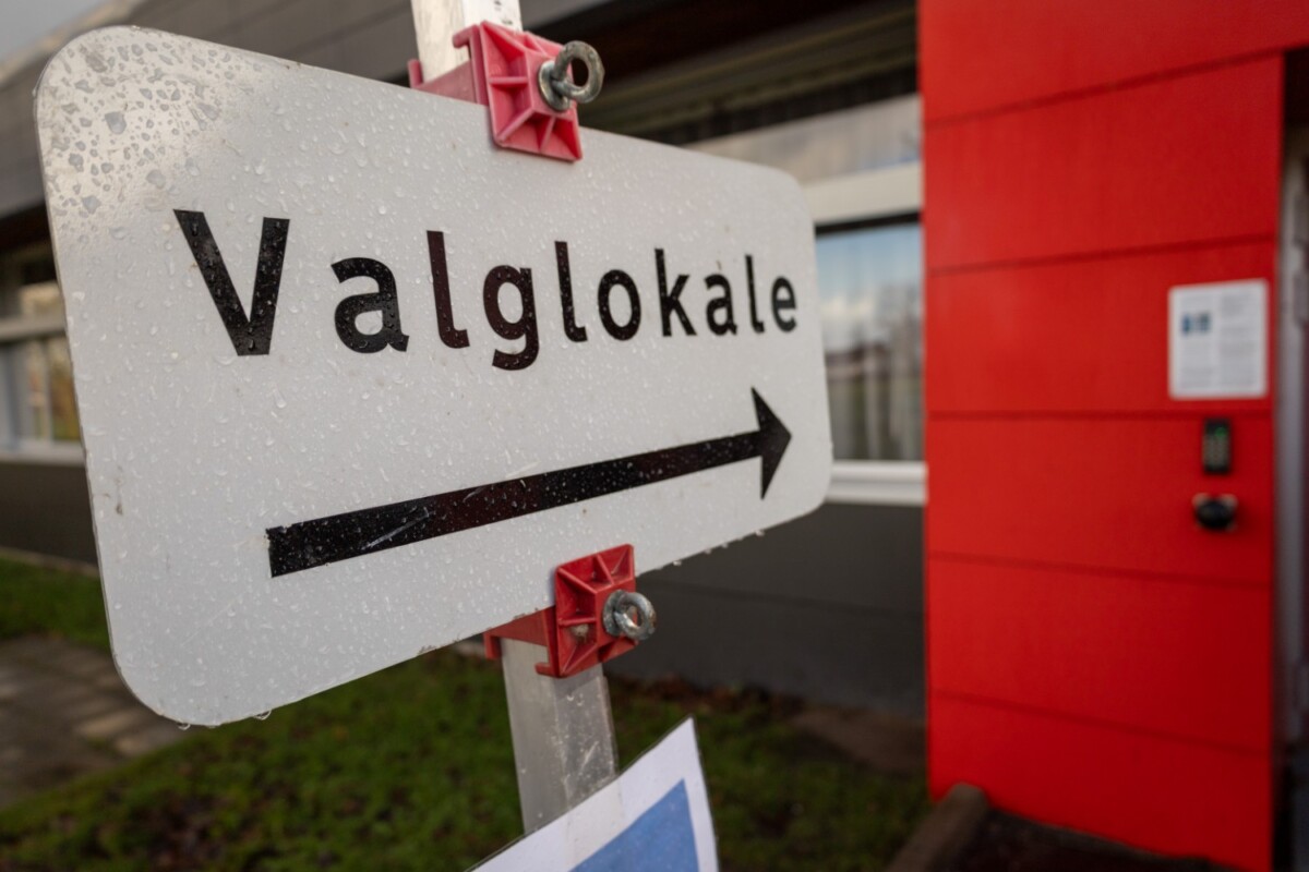 Skilt til valglokale (EgedalPosten) Foto: Rasmus Udsholt