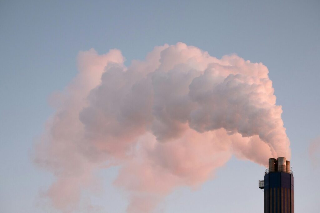 Skorsten Fabrik Røg Damp EgedalPosten Foto Ludvig Hedenborg Pexels