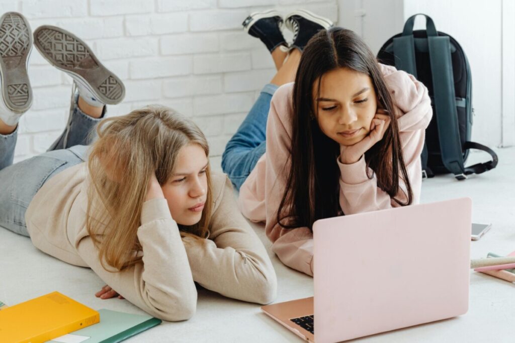 Skole Computer Samarbejde Foto: Kaboompics / Pexels