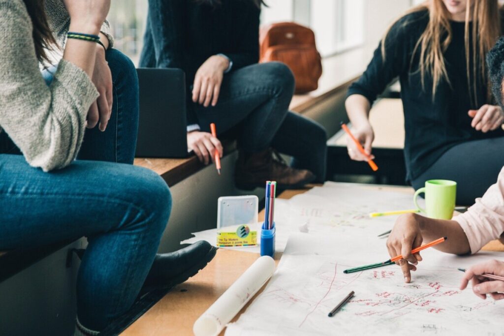 Skole Elever Samarbejde Klasse Foto: StockSnap / Pixabay