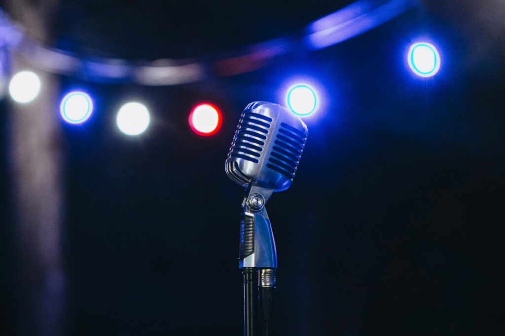 Mikrofon Sang Koncert Foto: Nikola Vu / Pexels