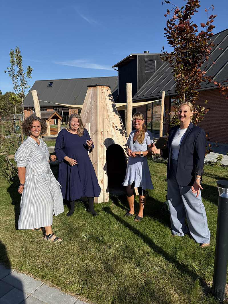 Fra venstre ses Heidi Jensen fra Klax, Nete Dietrich, der er direktør i Børneringen, Tine Engelbrekt Nielsen, driftschef Klax og Marlene O. Lauridsen, institutionsleder i Børnedalen. Foto: Presse, Egedalposten