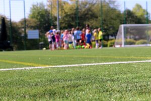 Fodbold Sport Unge Børn Fællesskab Træning Græsplæne Foto: Mat Brown / Pexels
