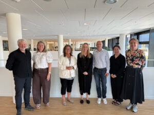 Besøg fra Aarhus Universitet. På billedet ses (fra venstre): Geert Kelchtermans (advisory board member fra Belgien), Maja Blicher Christensen (skolekonsulent i Egedal Kommune) Karina Heidi Hentzen (forperson i Egedal Lærerkreds) Helle Plauborg (project manager, Aarhus Universitet) Peter Brixen (skolechef i Egedal Kommune) Qing Gu (advisory board member fra England) Sille Amanda Pörösei (PhD fellow) Foto: Egedal Kommune