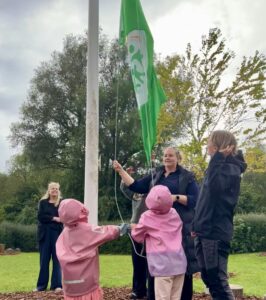 Grønt flag til skovbørnehaven Tungegården. Foto: Egedal Komune