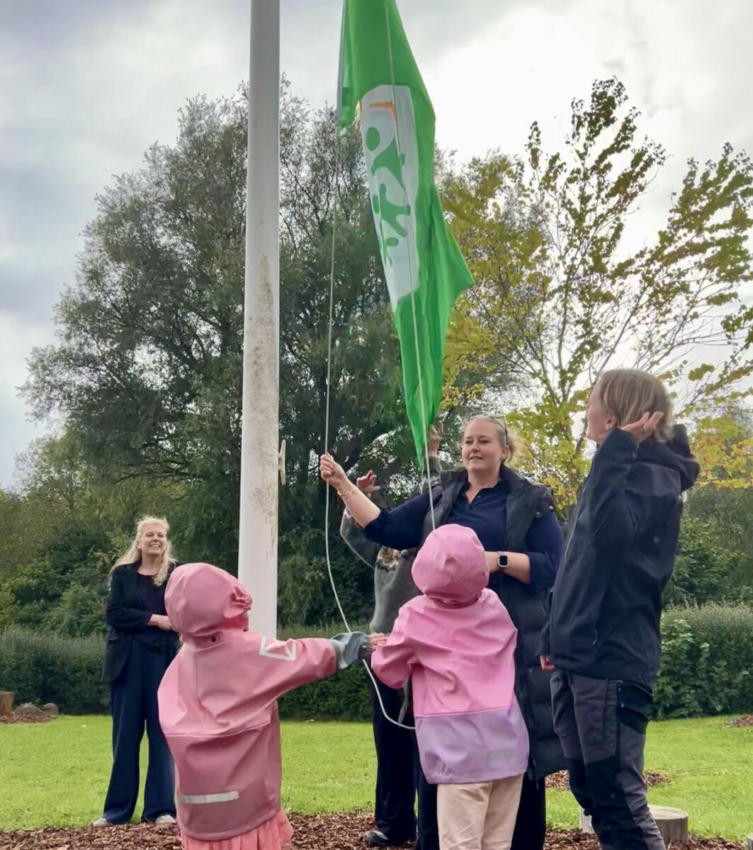 Grønt flag til skovbørnehaven Tungegården. Foto: Egedal Komune